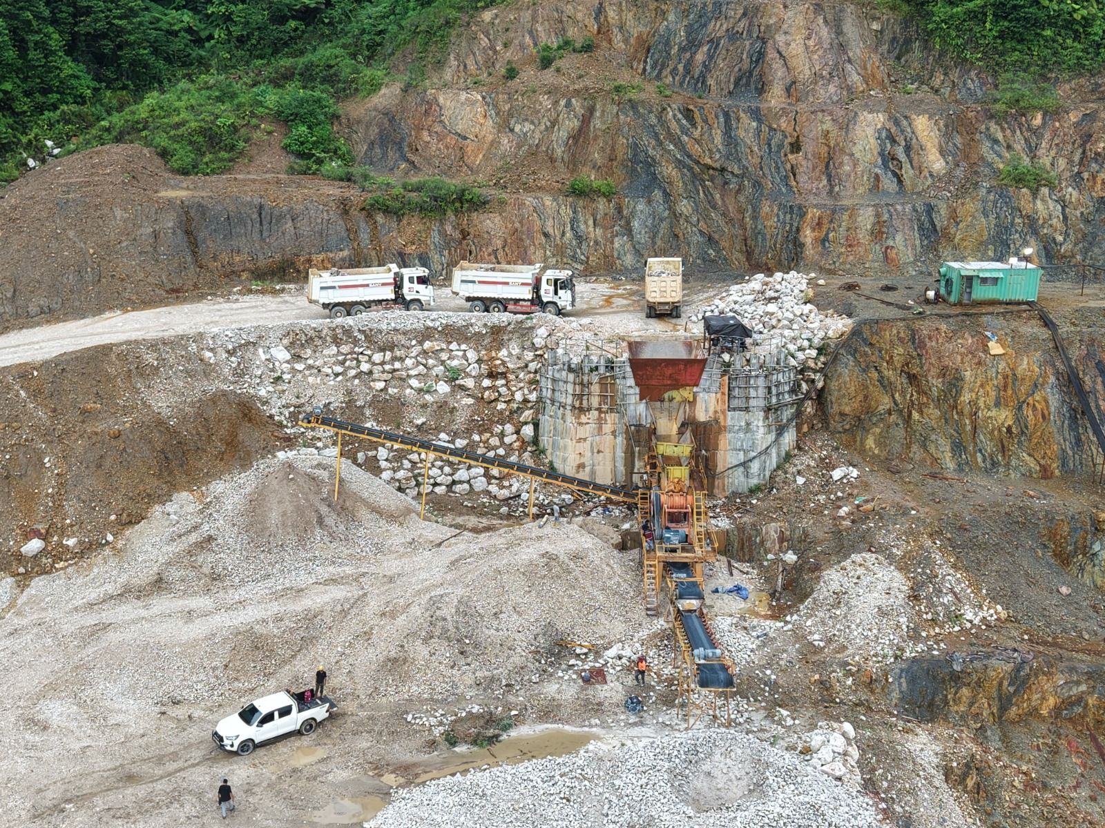 Crushing and screening plant